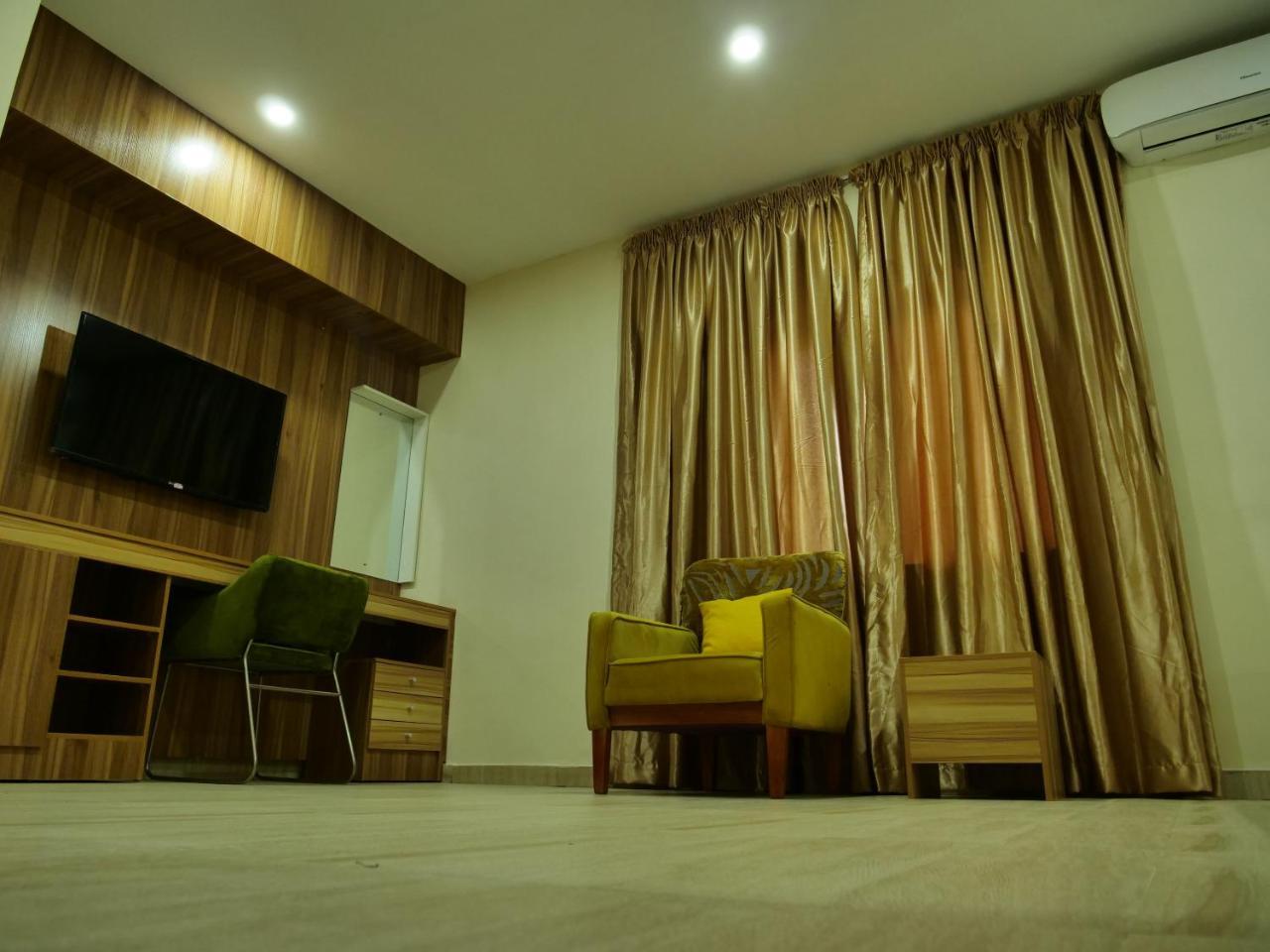 Alexia'S Place Hotel Lagos Exterior foto